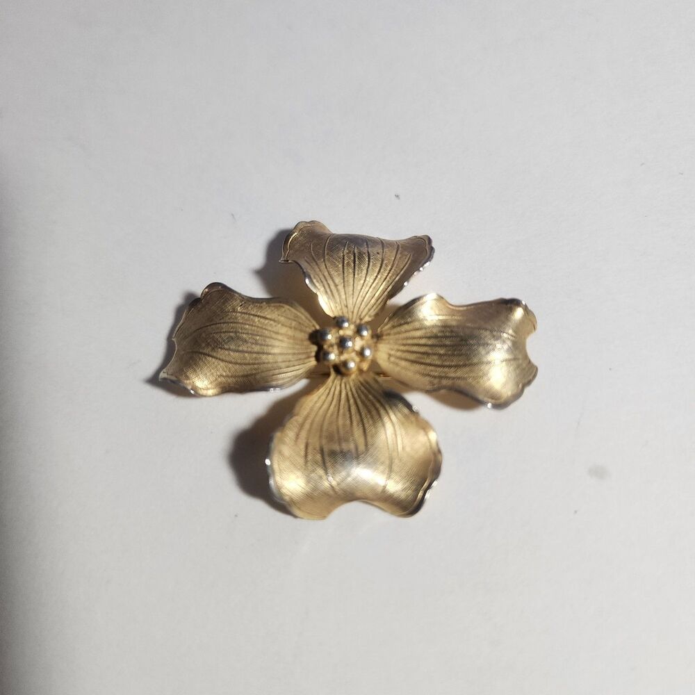 VINTAGE Dogwood Flower Brooch Gold Tone Floral Estate Jewelry Blossom GIOVANNI